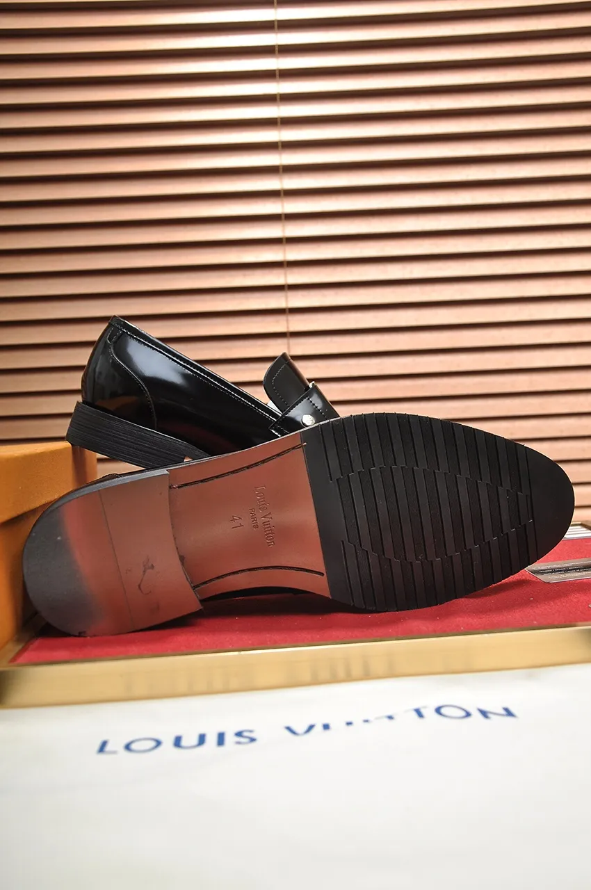 Men's men's shoes 💰500💶 [LV] (original single cowhide lining) 🍀LV's latest genuine leather business suit shoes are launched simultaneously on the official website. The first-layer cowhide imported from Italy is made of heavy gold, 💥official website 1:1 rubber outsole. Versatile to wear, high-end without losing class, and the color combination is extraordinary. This four-season style is alluring when worn on your feet, showing off your big-name flair. Standard code 38-45 (45 customized)